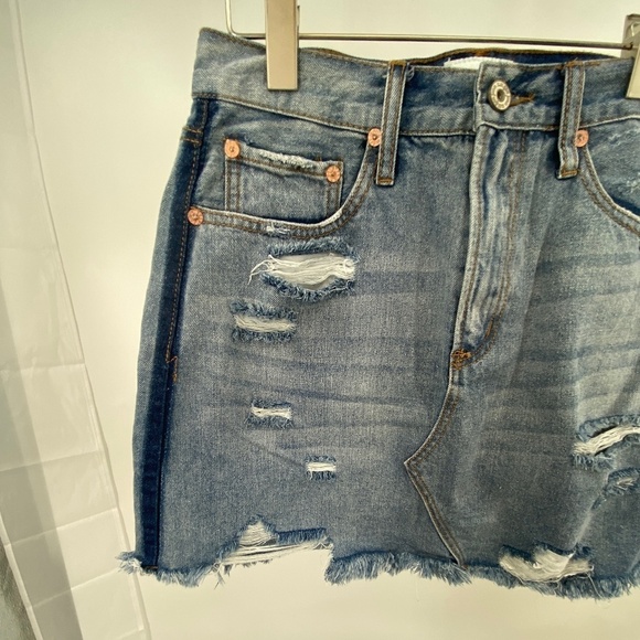 Umgee Distressed jean skirt Size Medium - Picture 7 of 8